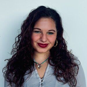 Meet your Posher, Maura